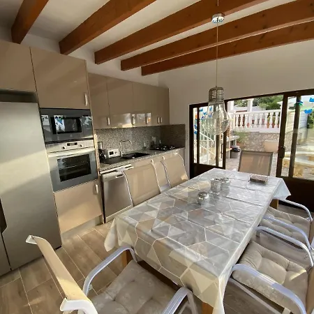 Emilia 8 Pax Villa Calp